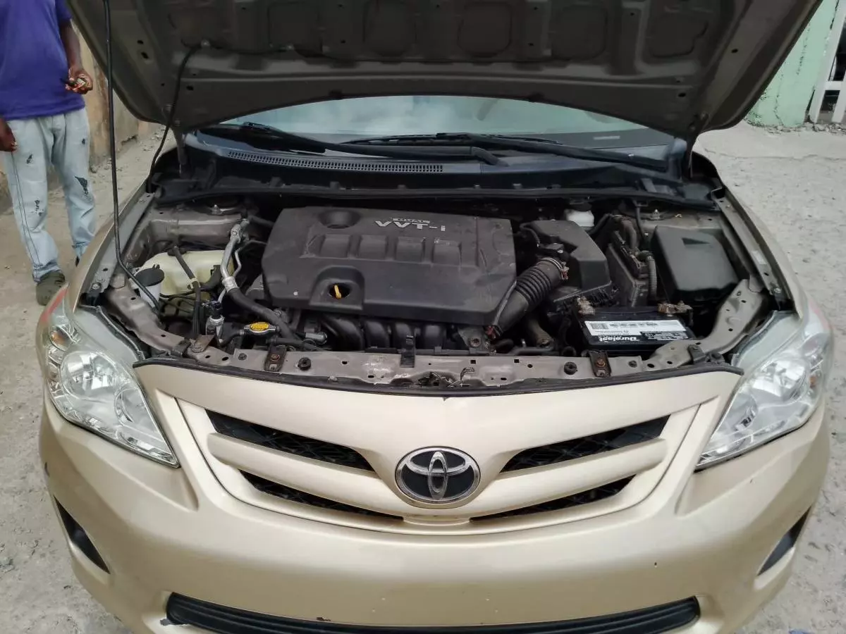 Toyota Corolla   - 2010