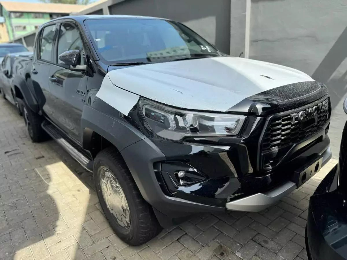 Toyota Hilux   - 2024