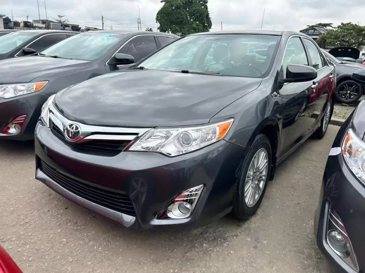 Toyota Camry   - 2013