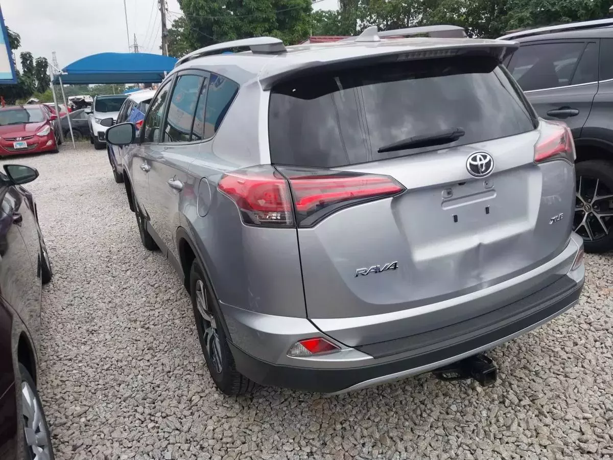 Toyota RAV 4   - 2018