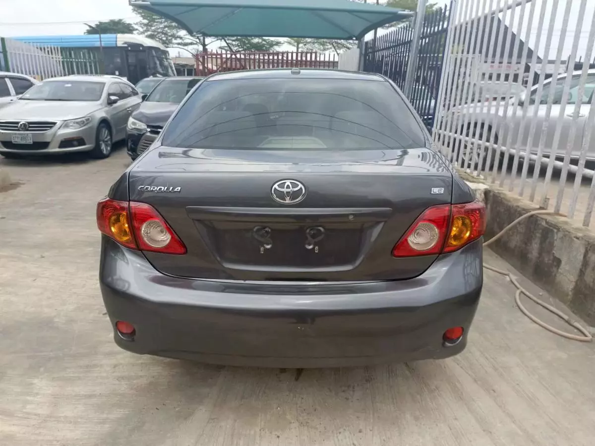 Toyota Corolla   - 2009