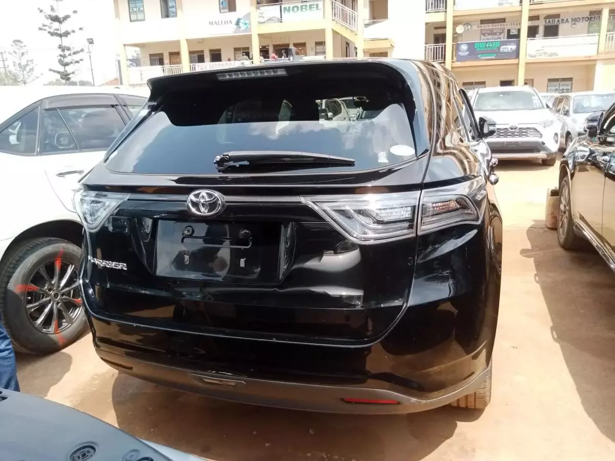 Toyota Harrier   - 2016