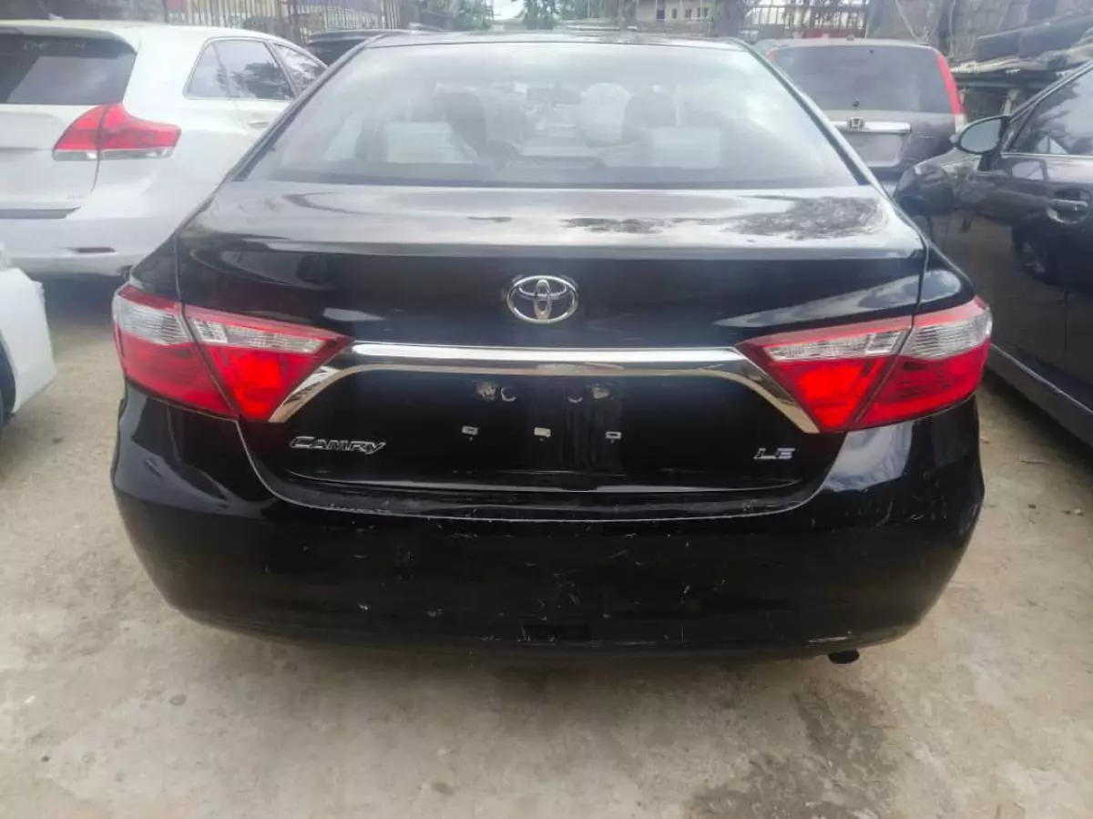 Toyota Camry   - 2016