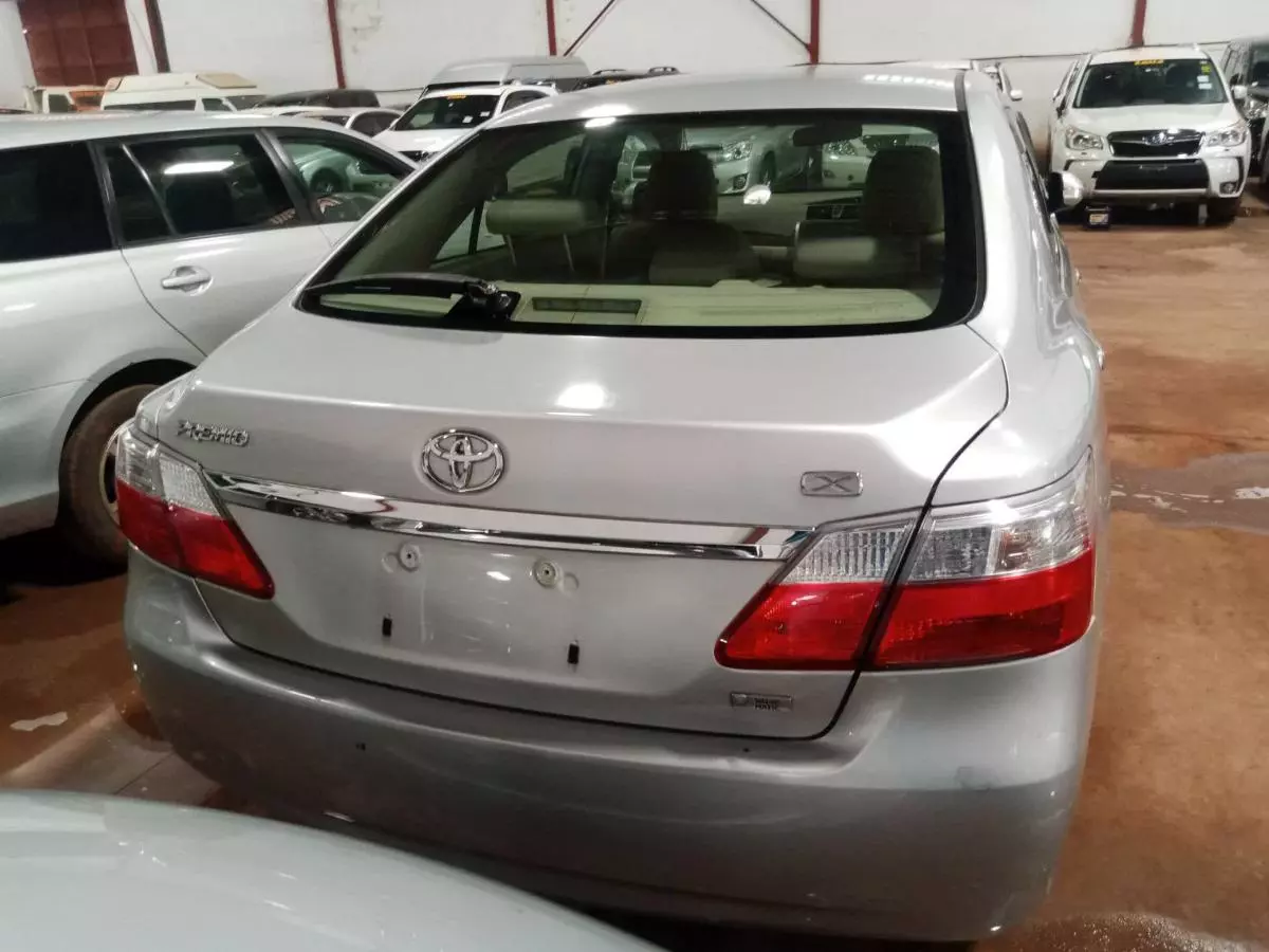 Toyota Premio    - 2009