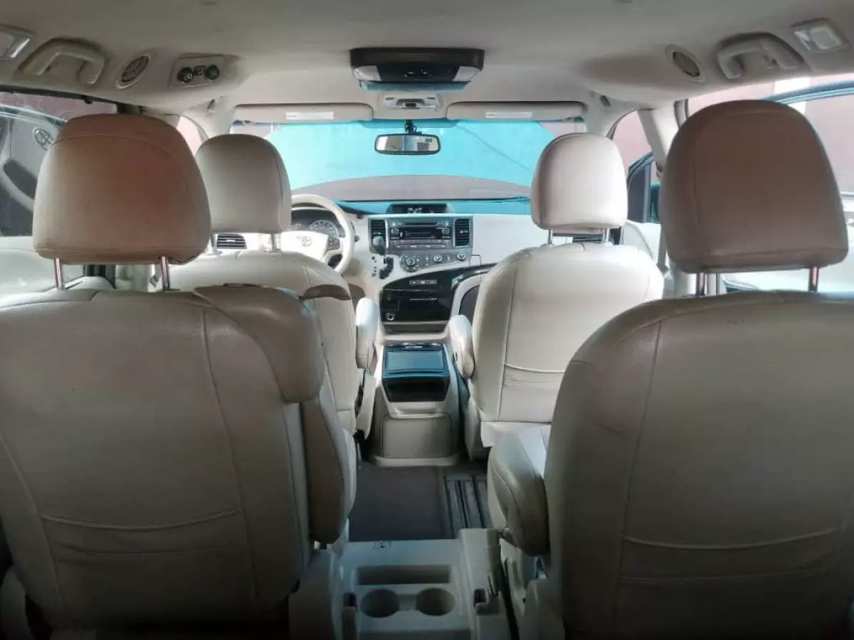 Toyota Sienna   - 2012