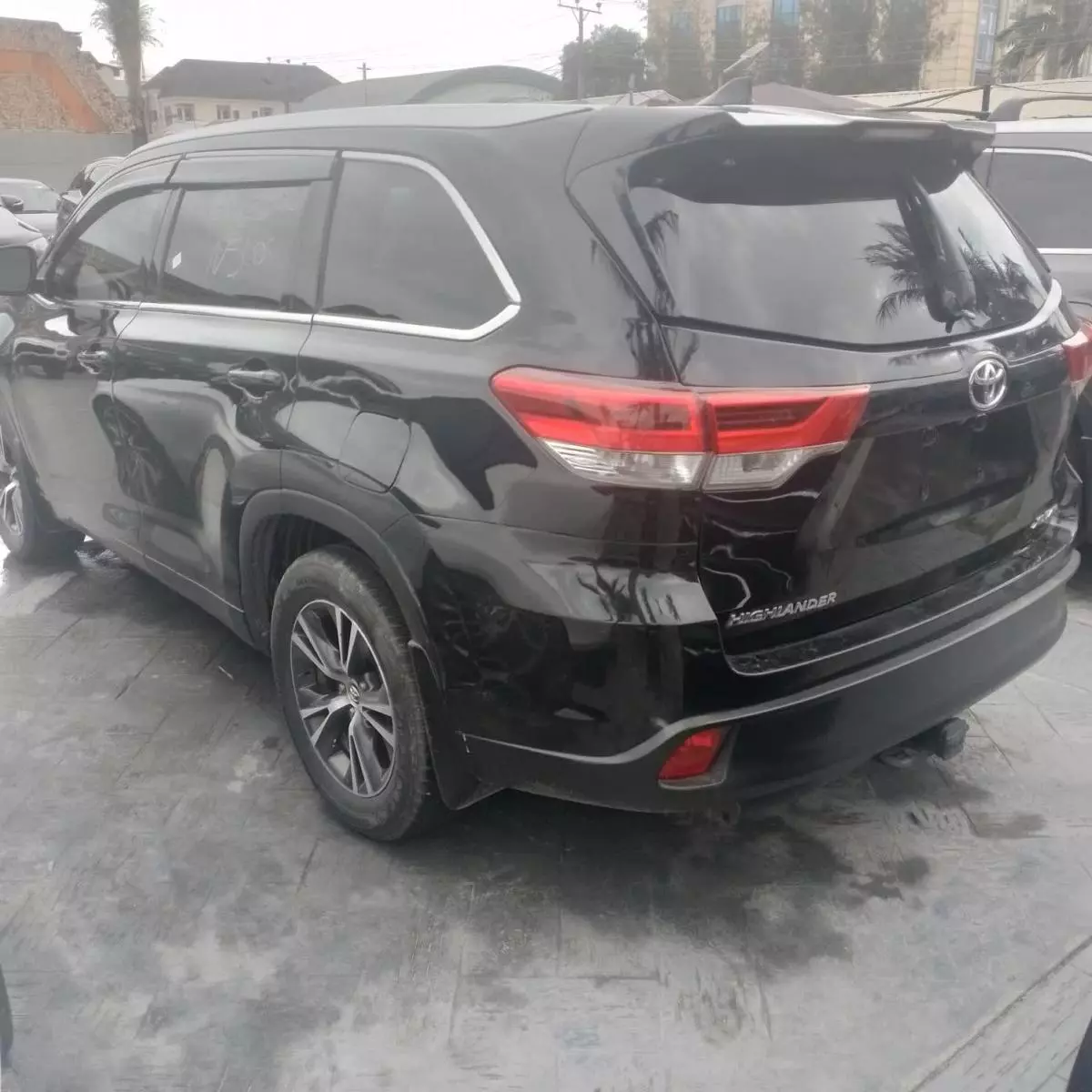 Toyota Highlander   - 2016