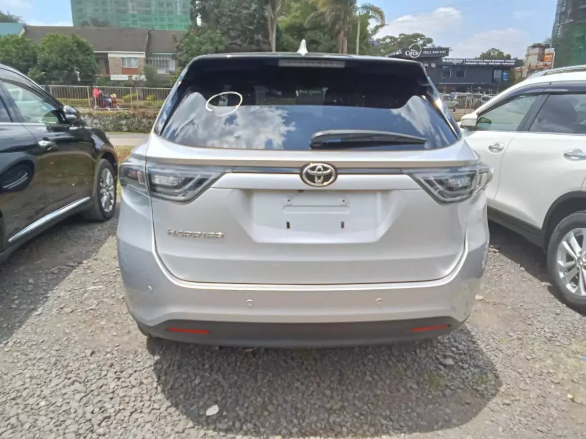 Toyota Harrier   - 2017