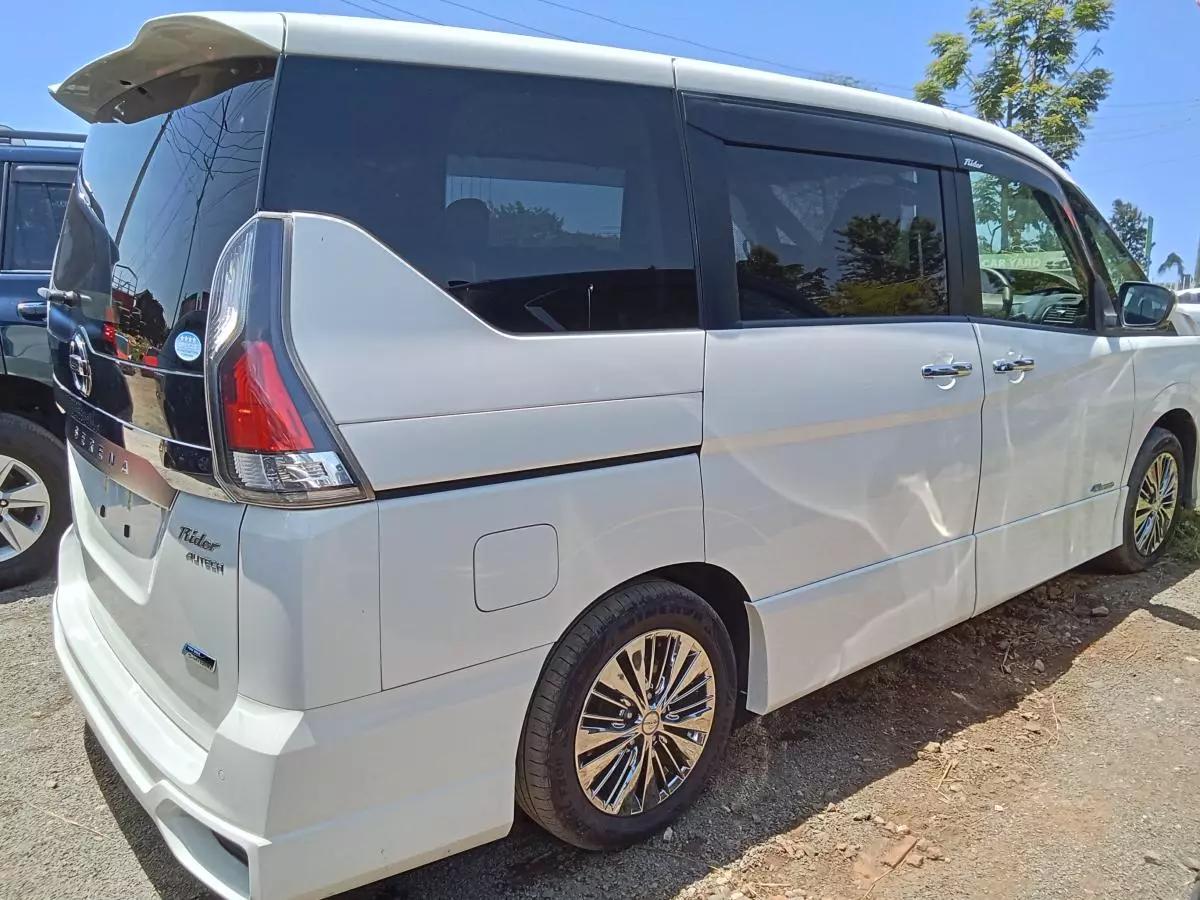 Nissan Serena Hybrid    - 2017