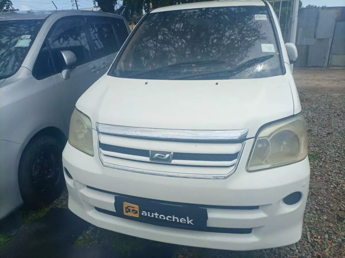 Toyota Noah - 2006