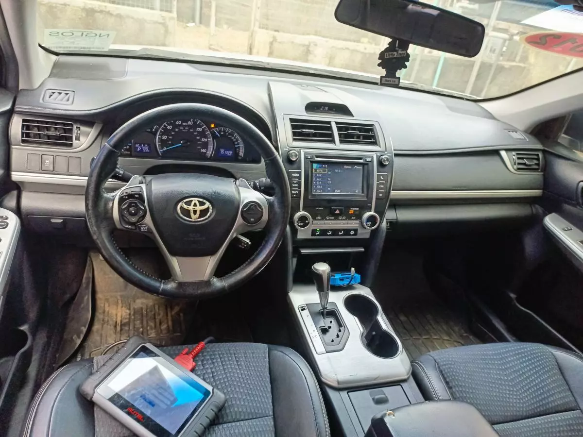 Toyota Camry   - 2012