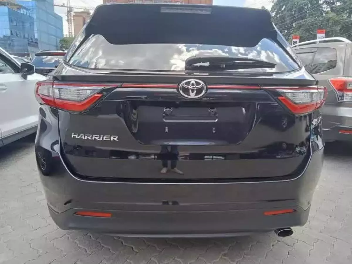 Toyota Harrier   - 2019