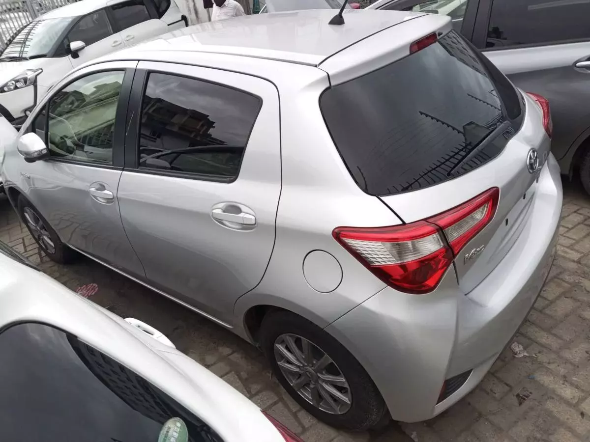 Toyota vitz hybrid - 2017