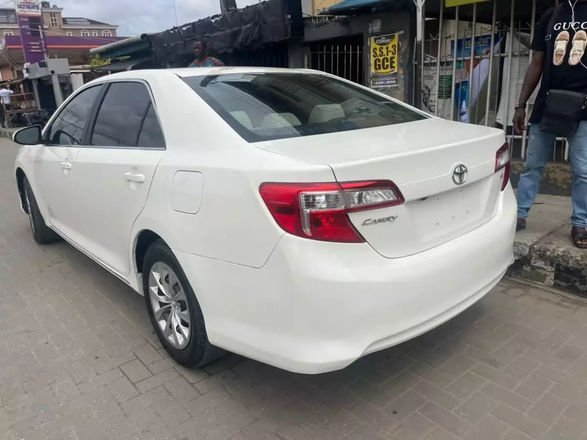 Toyota Camry   - 2014