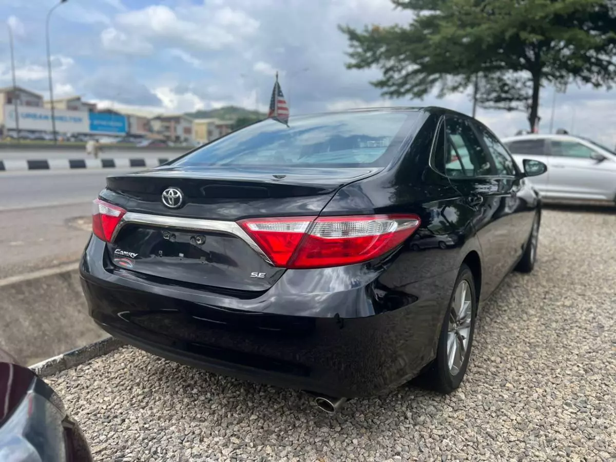 Toyota Camry   - 2016