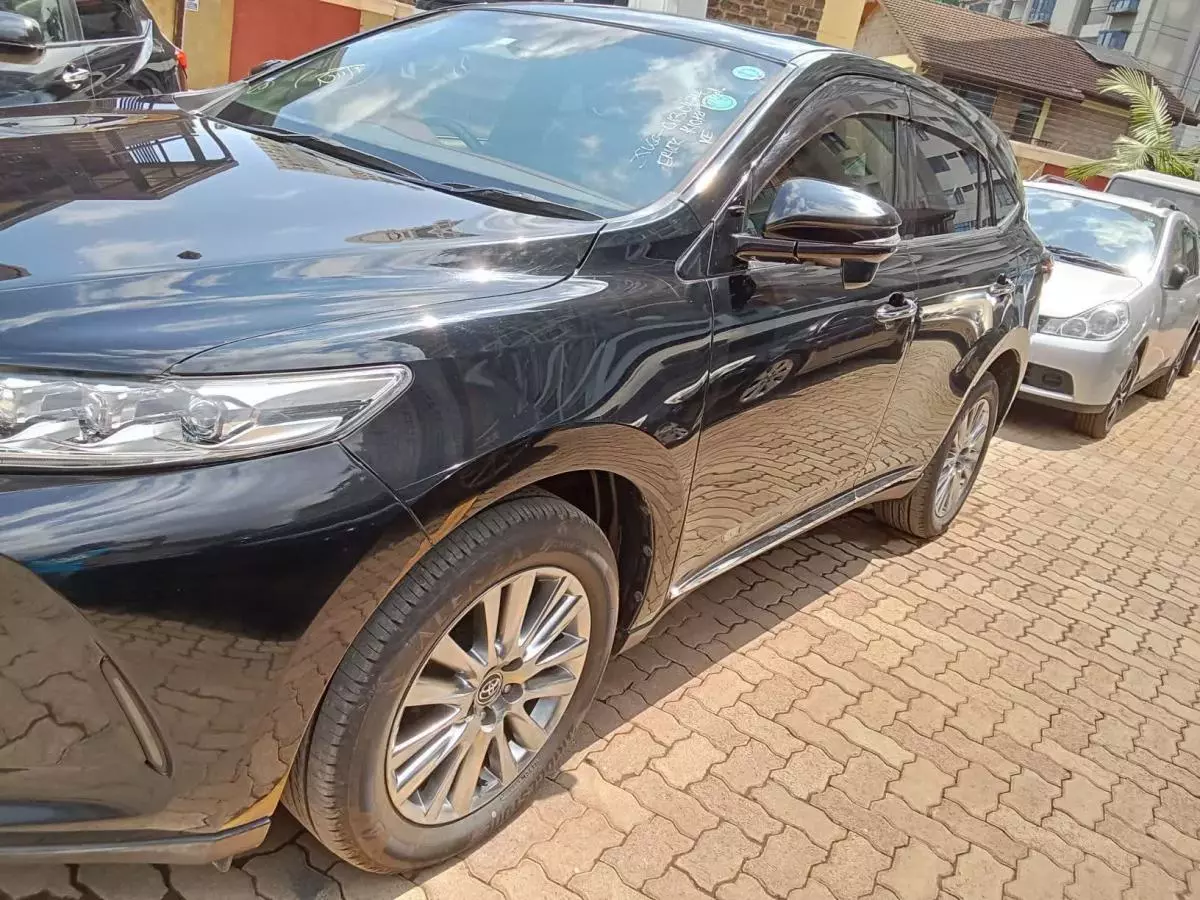 Toyota Harrier   - 2017