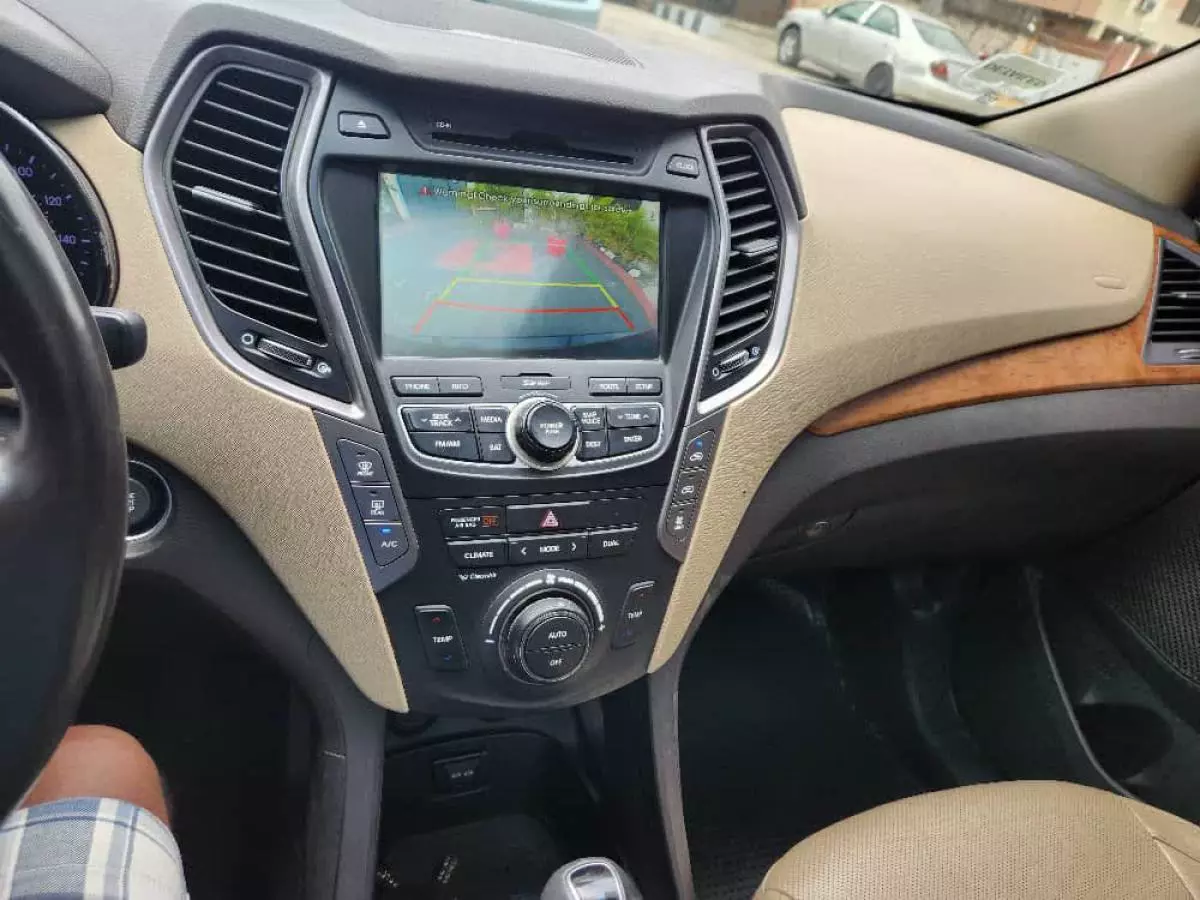 Hyundai Santa Fe   - 2015