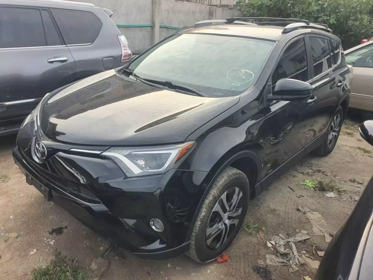 Toyota RAV4   - 2016