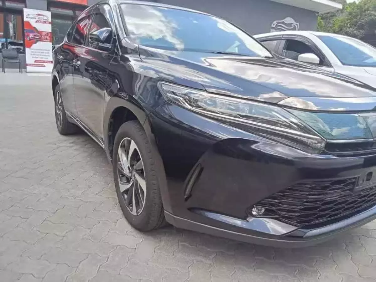 Toyota Harrier   - 2019