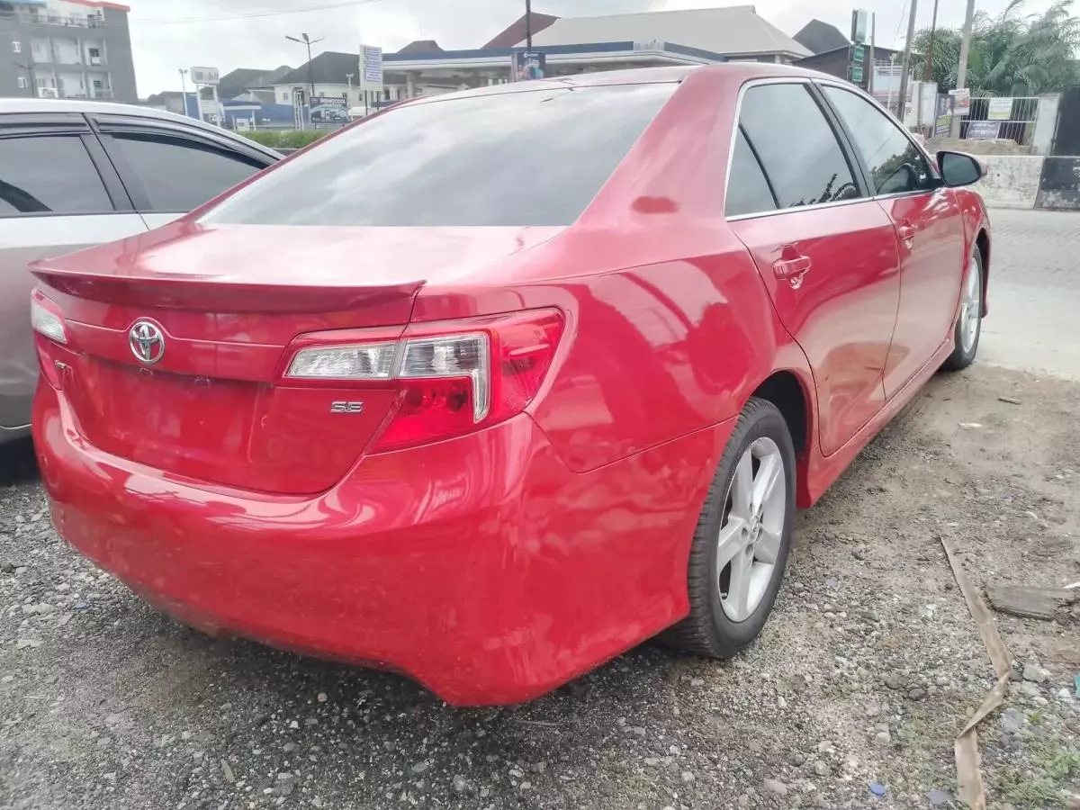 Toyota Camry   - 2012