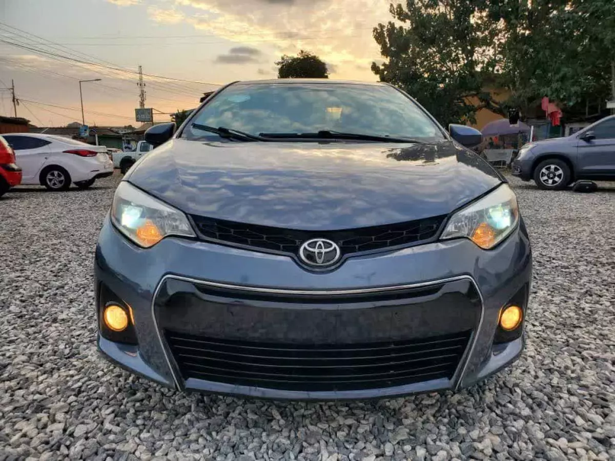 Toyota Corolla   - 2016