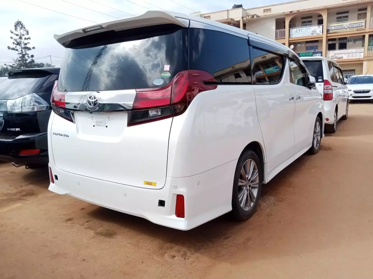 Toyota Alphard   - 2015