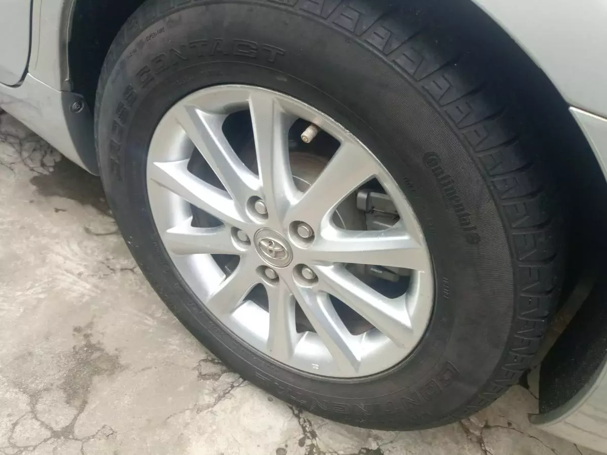 Toyota Camry - 2010