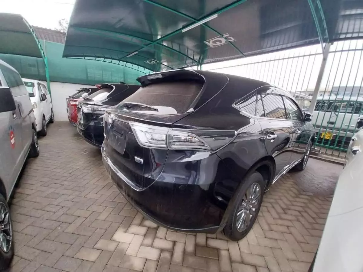 Toyota Harrier   - 2017