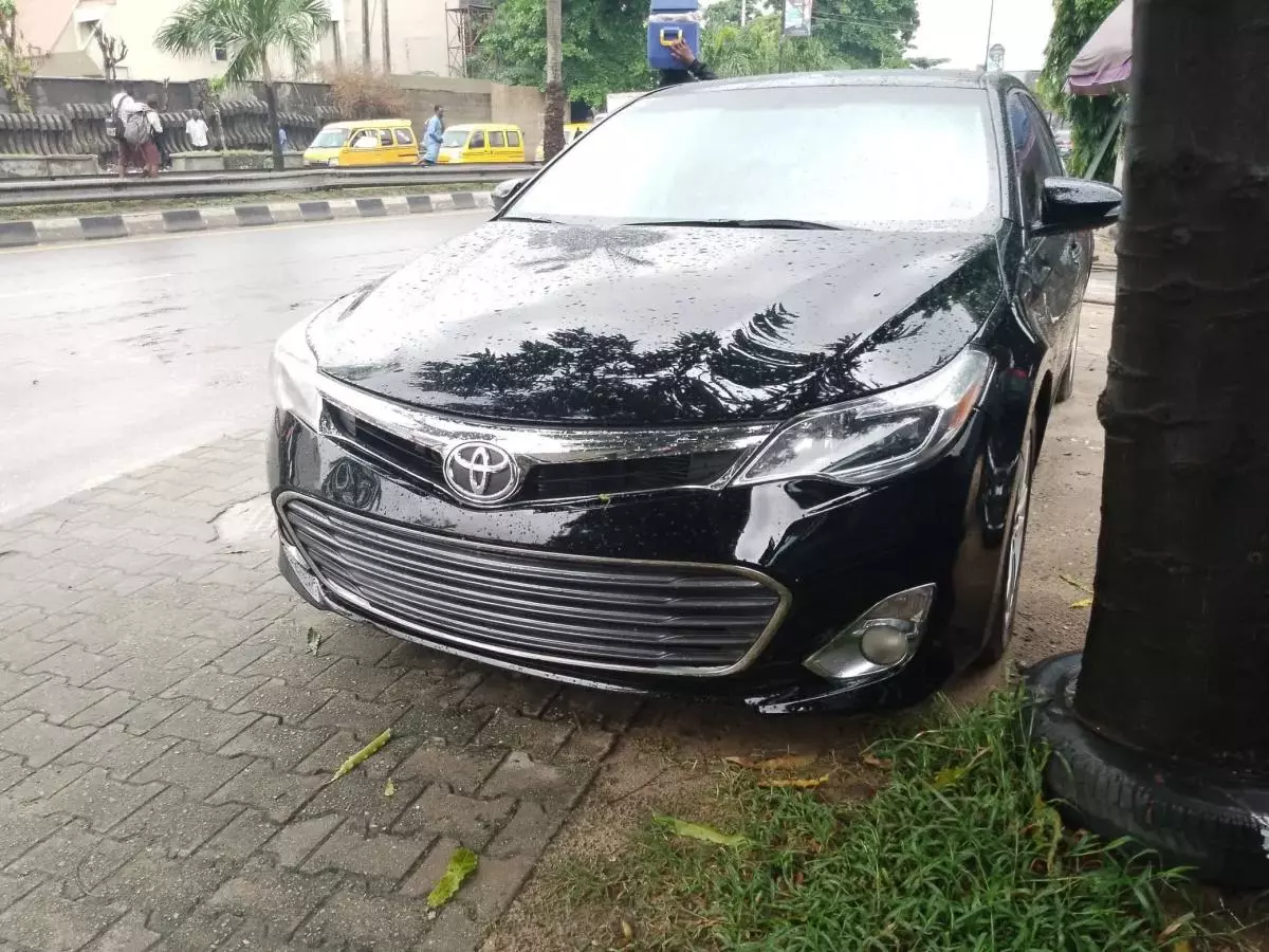 Toyota Avalon   - 2014