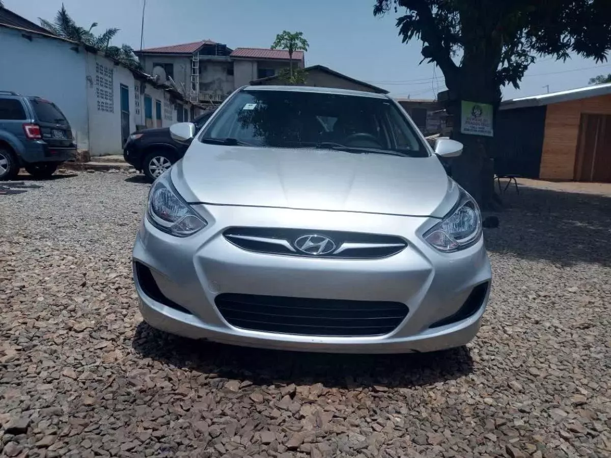 Hyundai Accent   - 2013