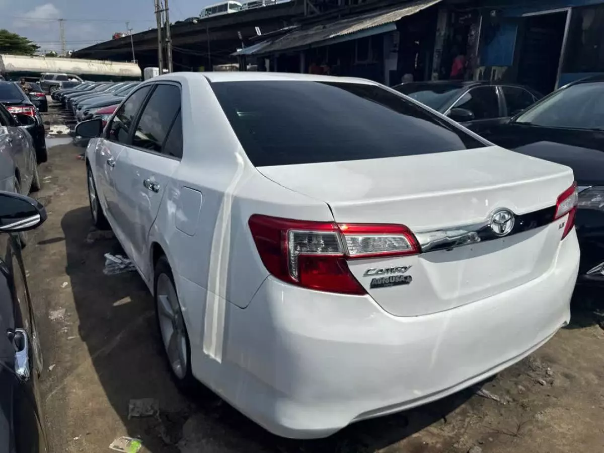 Toyota Camry   - 2014