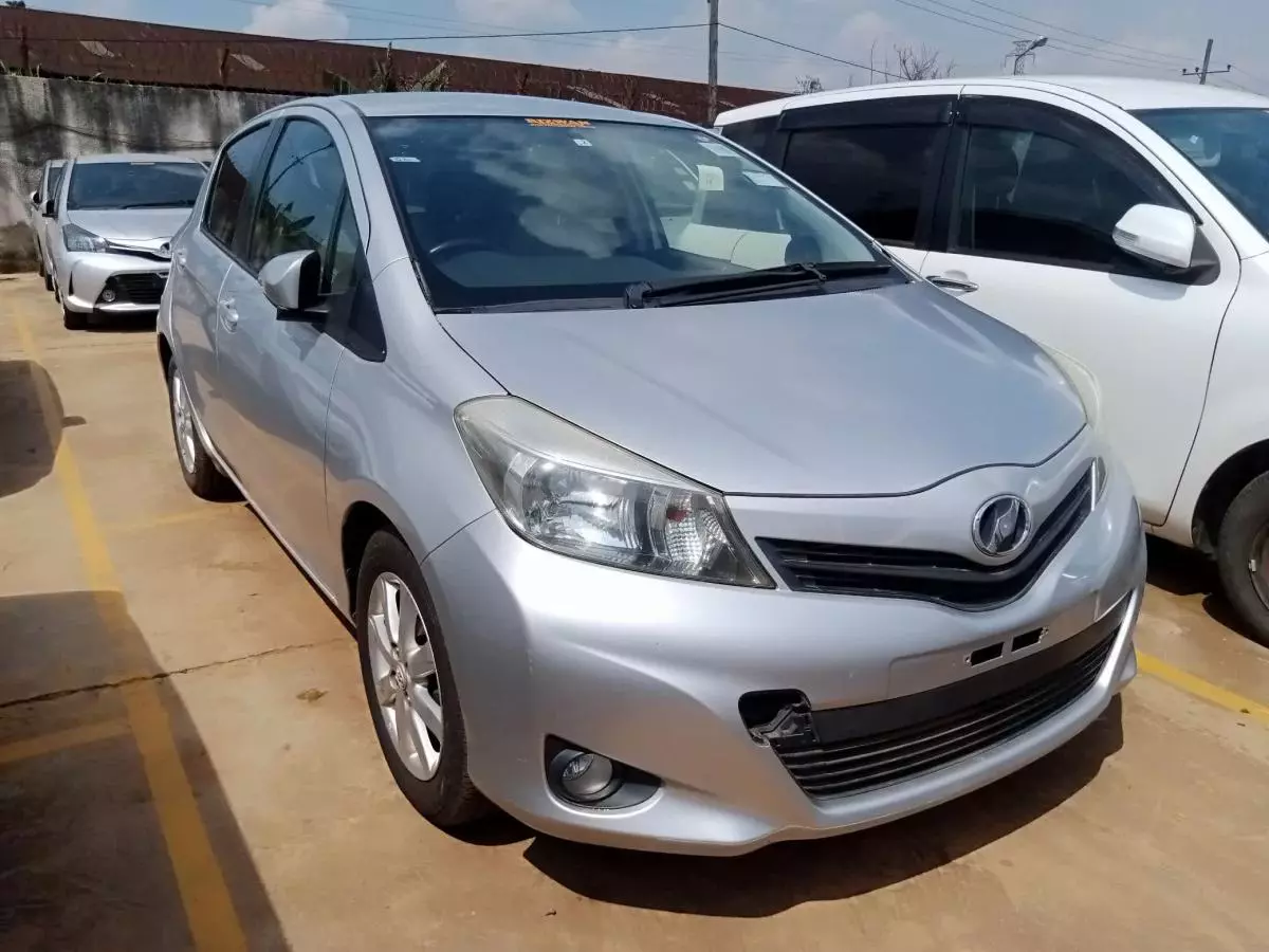 Toyota Vitz   - 2013