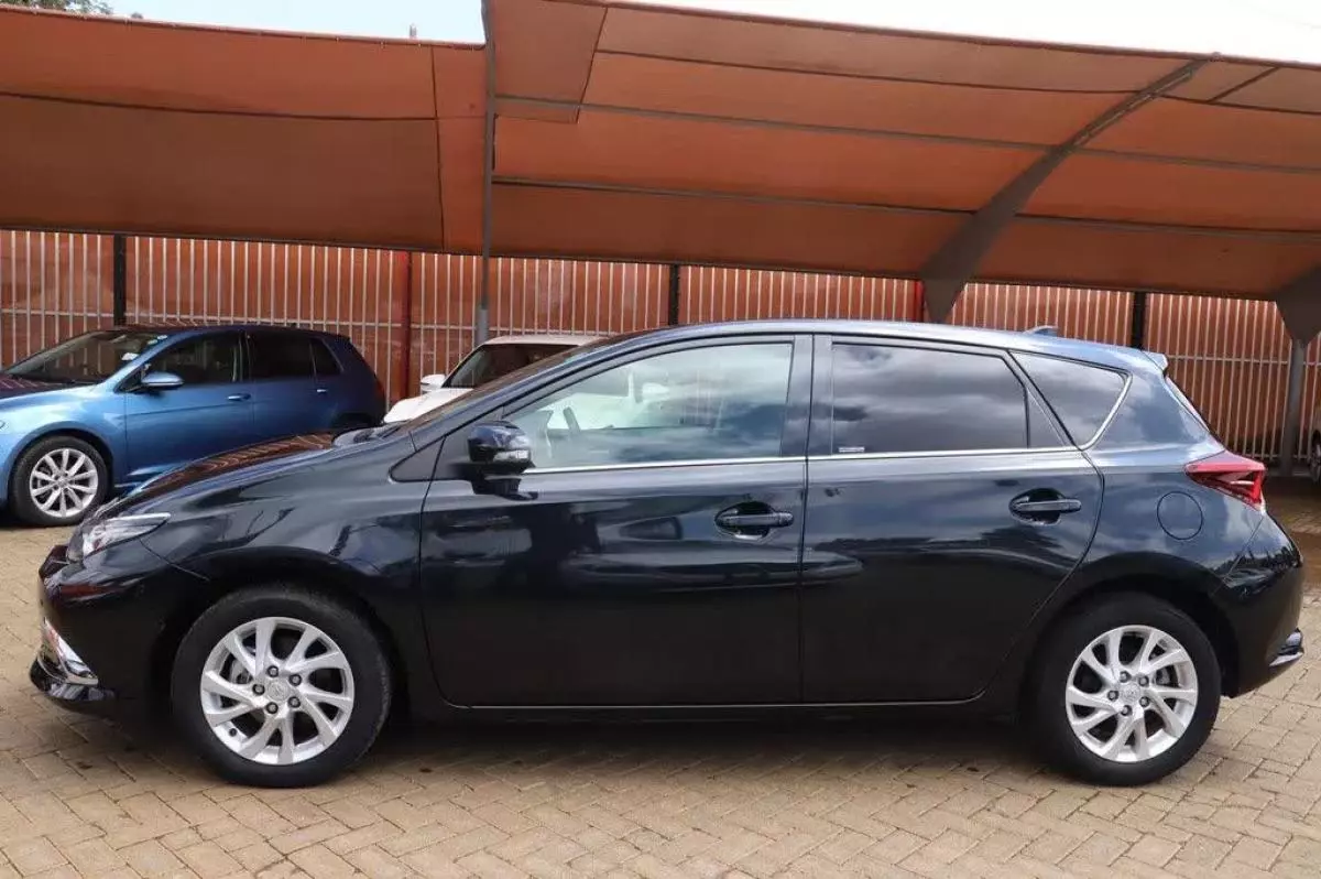 Toyota Auris   - 2016