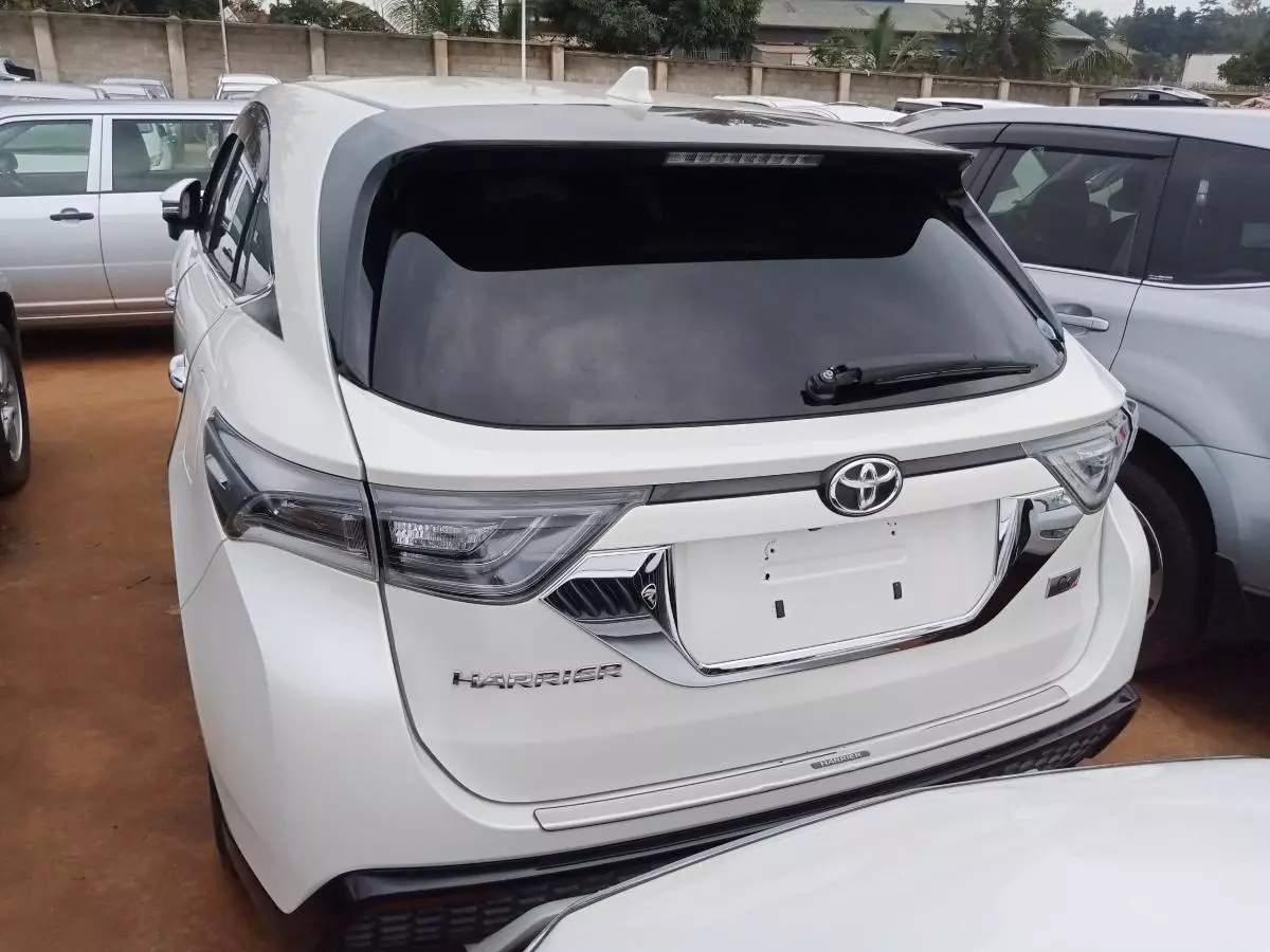 Toyota Harrier   - 2015