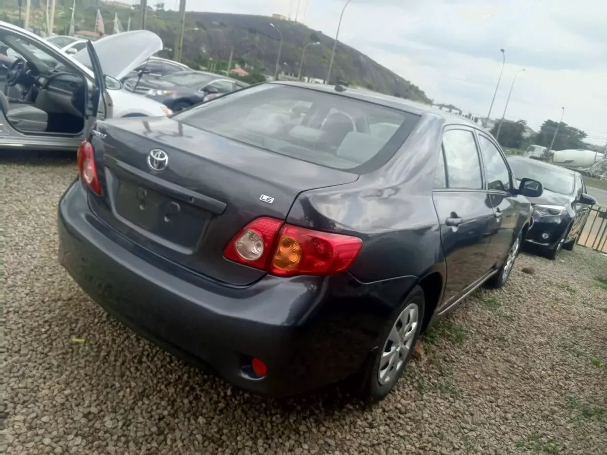 Toyota Corolla   - 2010