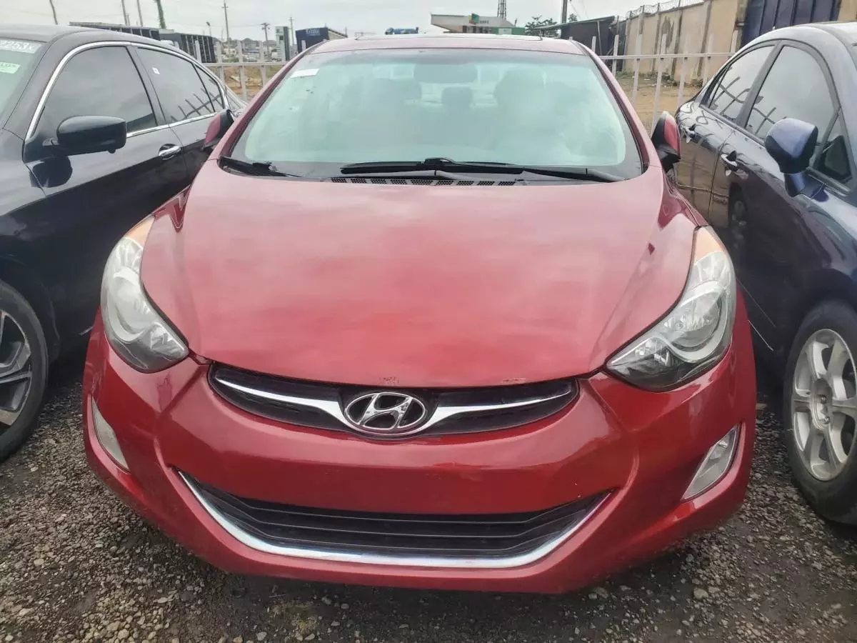 Hyundai Elantra   - 2011