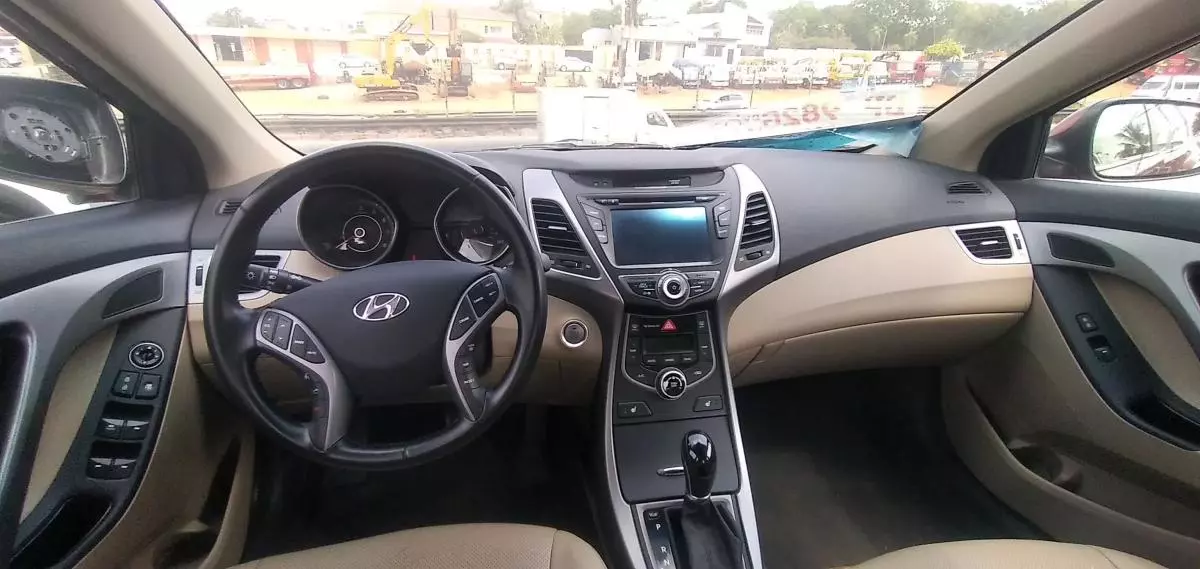 Hyundai Elantra - 2016