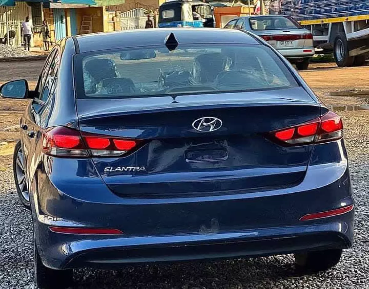 Hyundai Elantra   - 2018