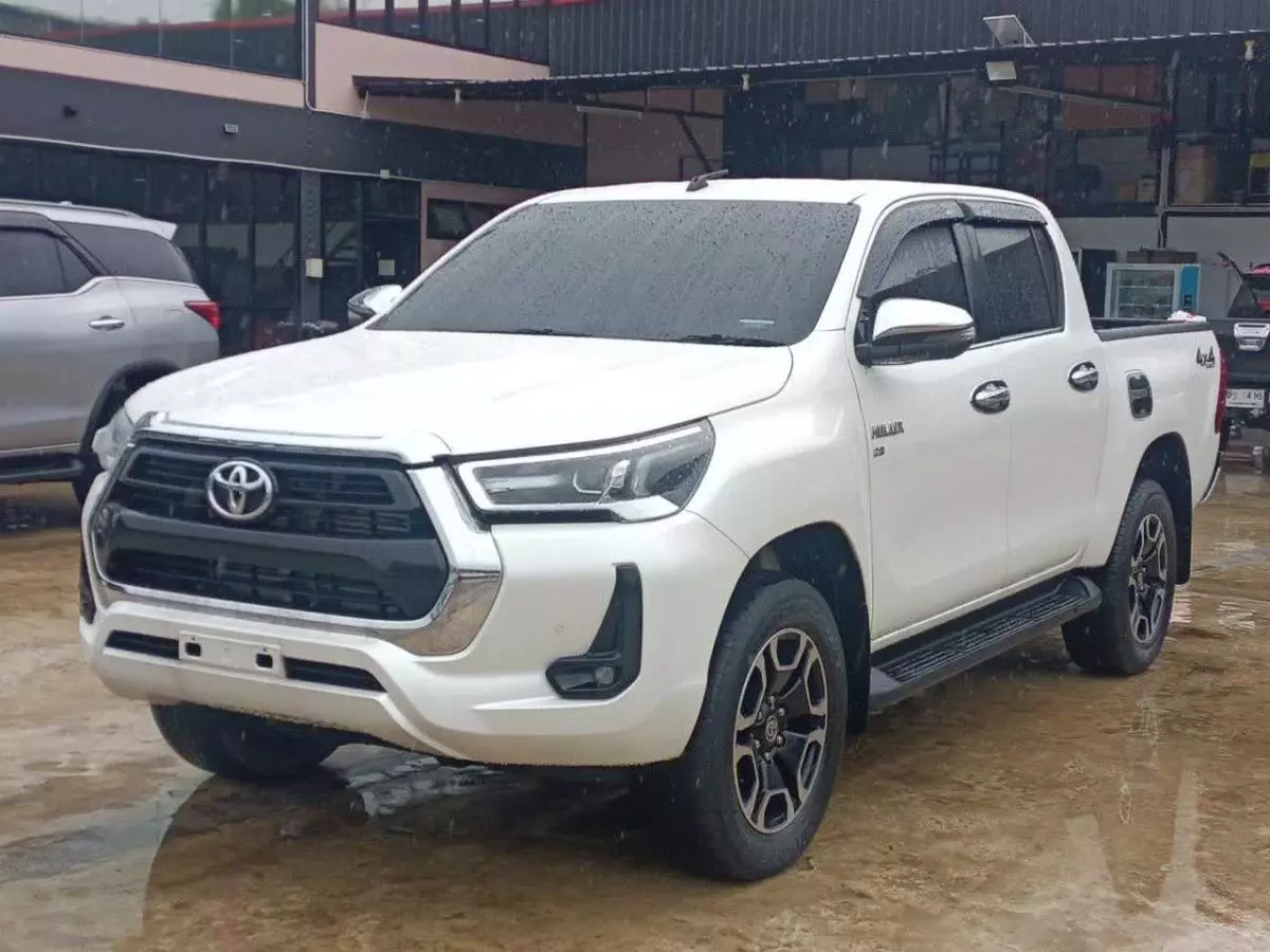 Toyota Hilux   - 2020