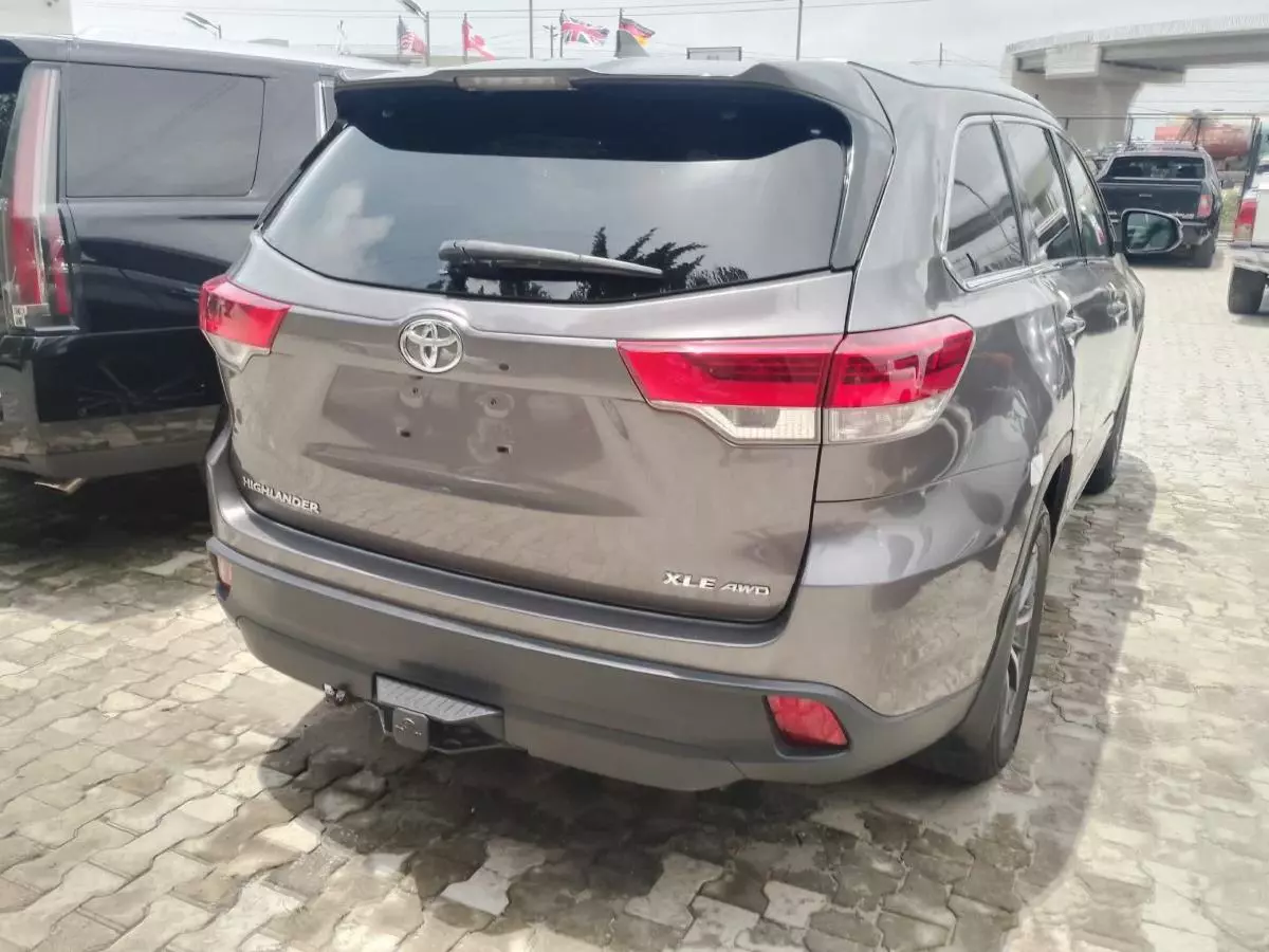 Toyota Highlander   - 2018