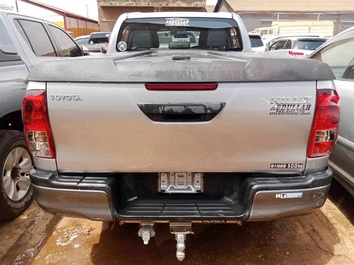 Toyota Hilux   - 2019