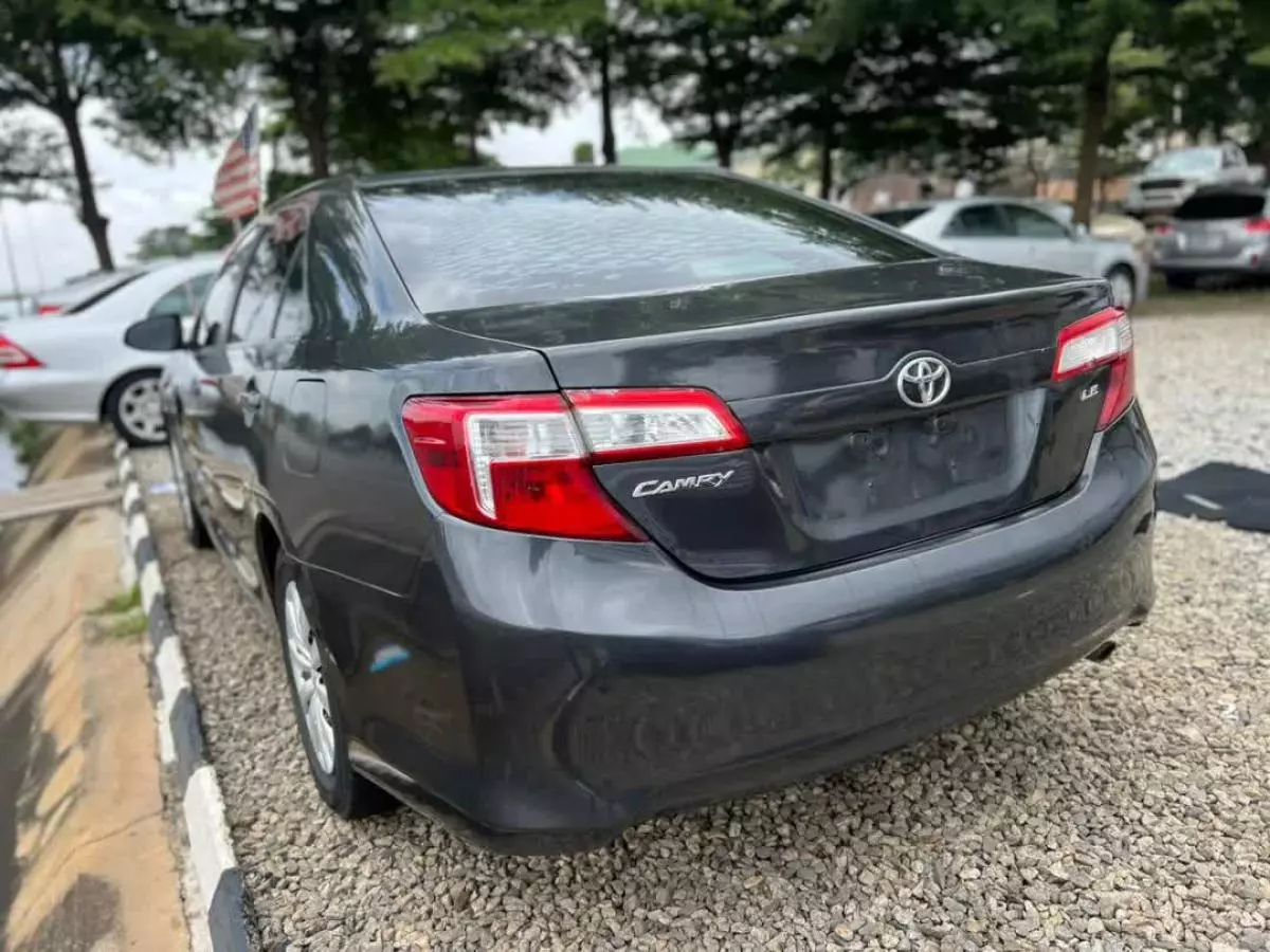 Toyota Camry   - 2012