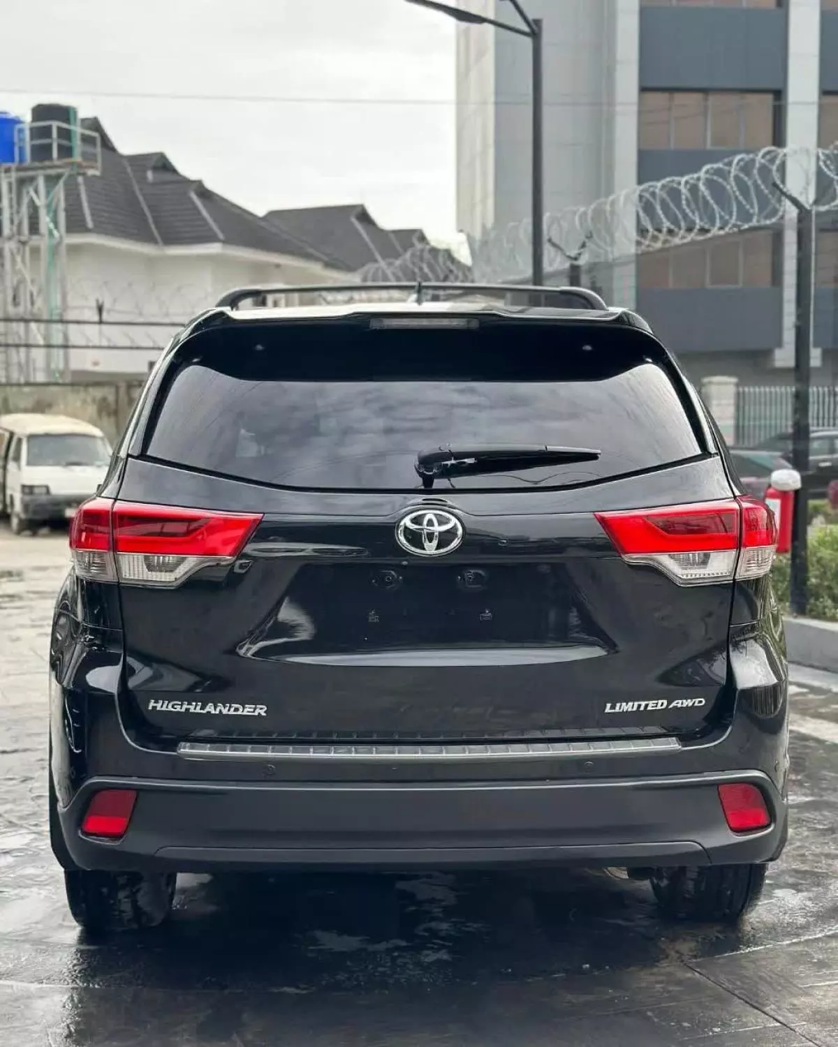 Toyota Highlander   - 2017