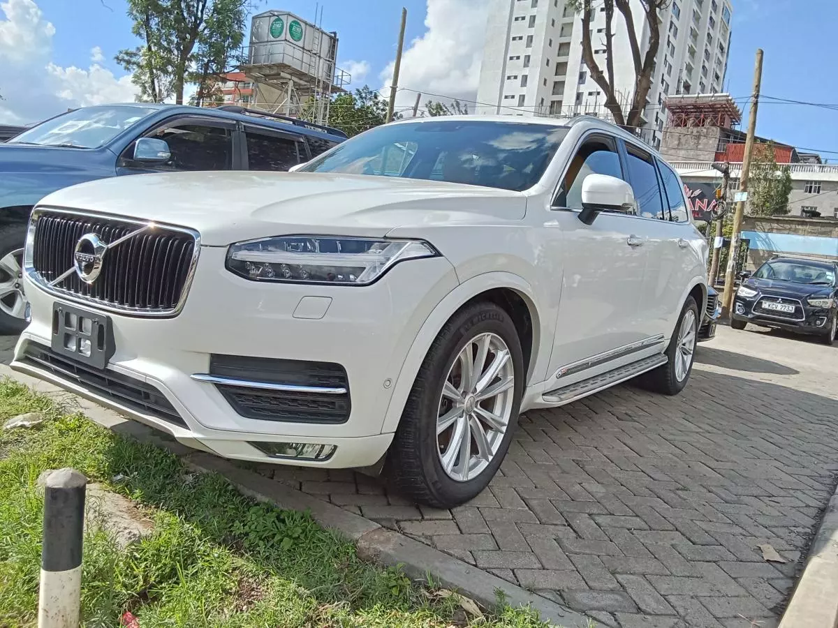 Volvo XC90   - 2018