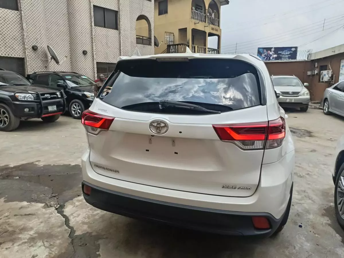 Toyota Highlander   - 2018