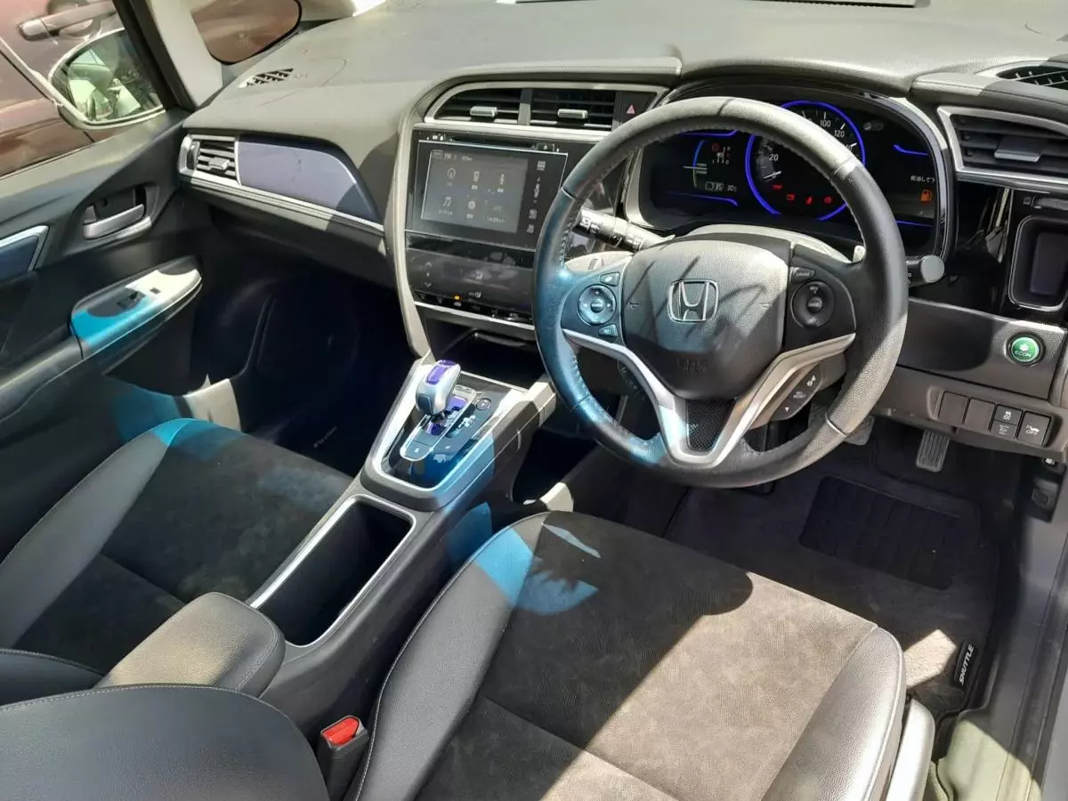Honda Fit shuttle hybrid - 2015