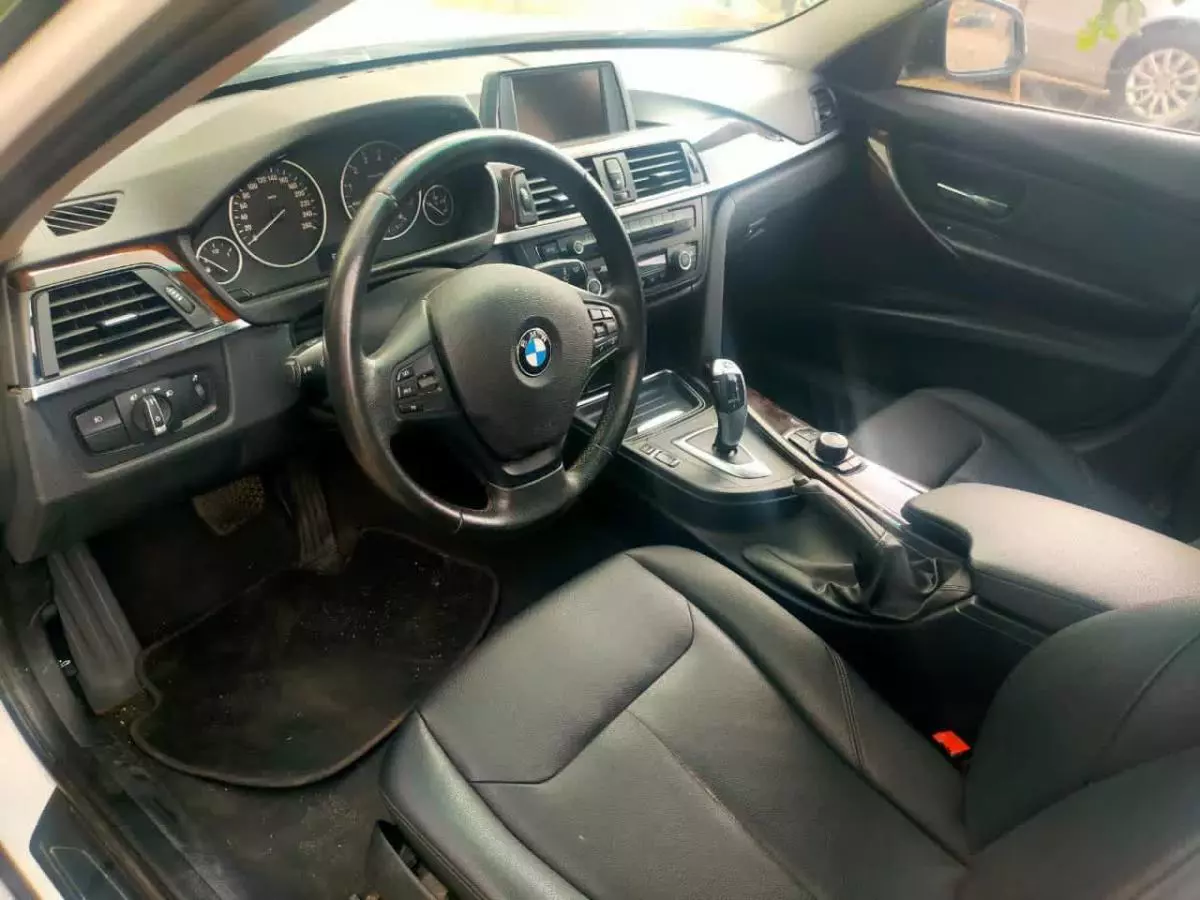 BMW 328i - 2013