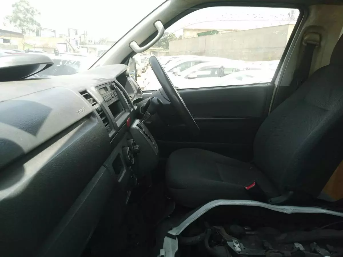 Toyota Hiace - 2009