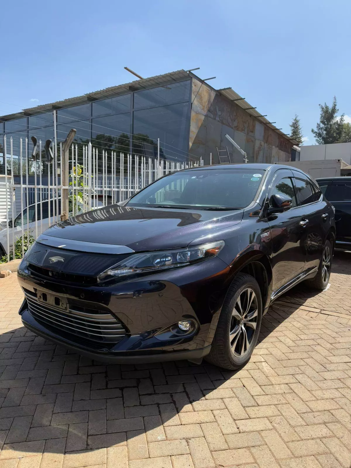 Toyota Harrier hybrid    - 2016