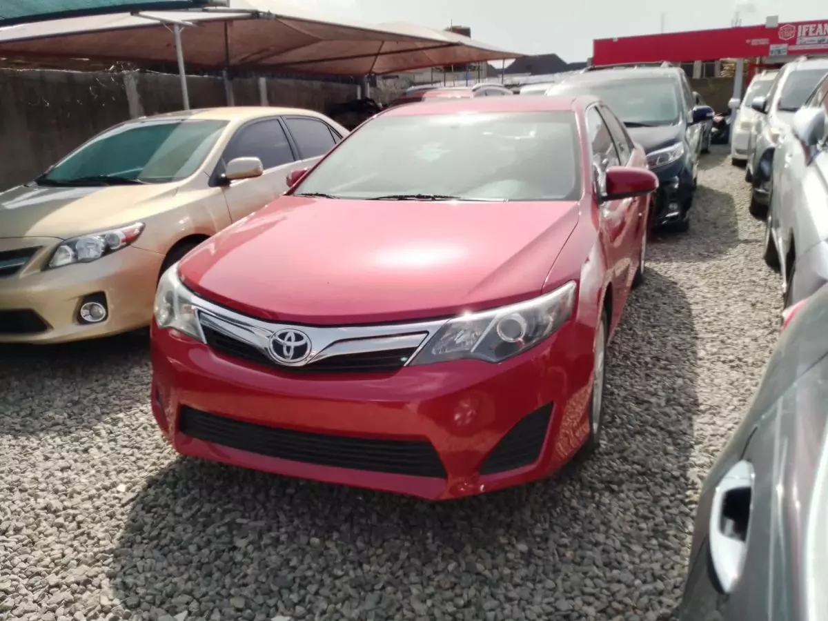 Toyota Camry   - 2013