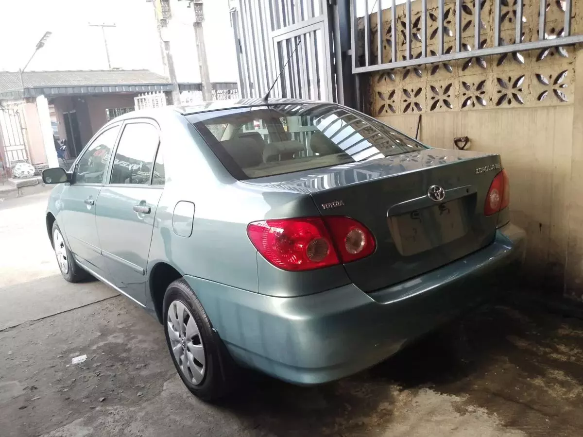 Toyota Corolla   - 2005